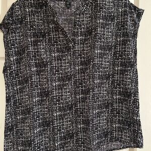 SHEIN Black and White Boxy Blouse with Notched Collar